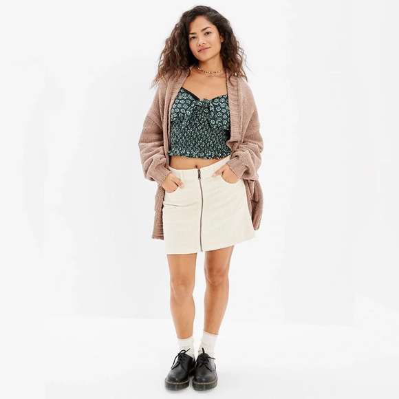 American Eagle Zip-Up Corduroy Mini Skirt Women's size 2 26” waist - Picture 4 of 6